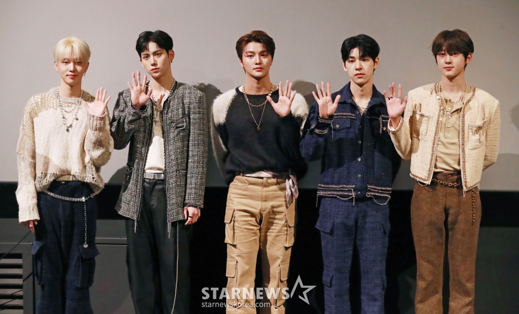 그룹 드리핀(DRIPPIN)이 3일 오후 서울 CGV용산아이파크몰에서 진행된 네 번째 싱글 ‘뷰티풀 메이즈'(Beautiful MAZE) 발매기념 기자간담회에 앞서 포즈를 취하고 있다. /2024.04.03 /사진=이동훈