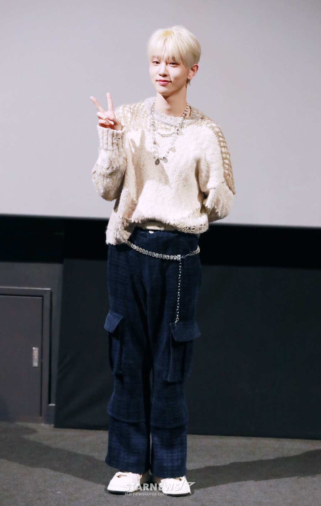 그룹 드리핀(DRIPPIN) 협이 3일 오후 서울 CGV용산아이파크몰에서 진행된 네 번째 싱글 ‘뷰티풀 메이즈'(Beautiful MAZE) 발매기념 기자간담회에 앞서 포즈를 취하고 있다. /2024.04.03 /사진=이동훈