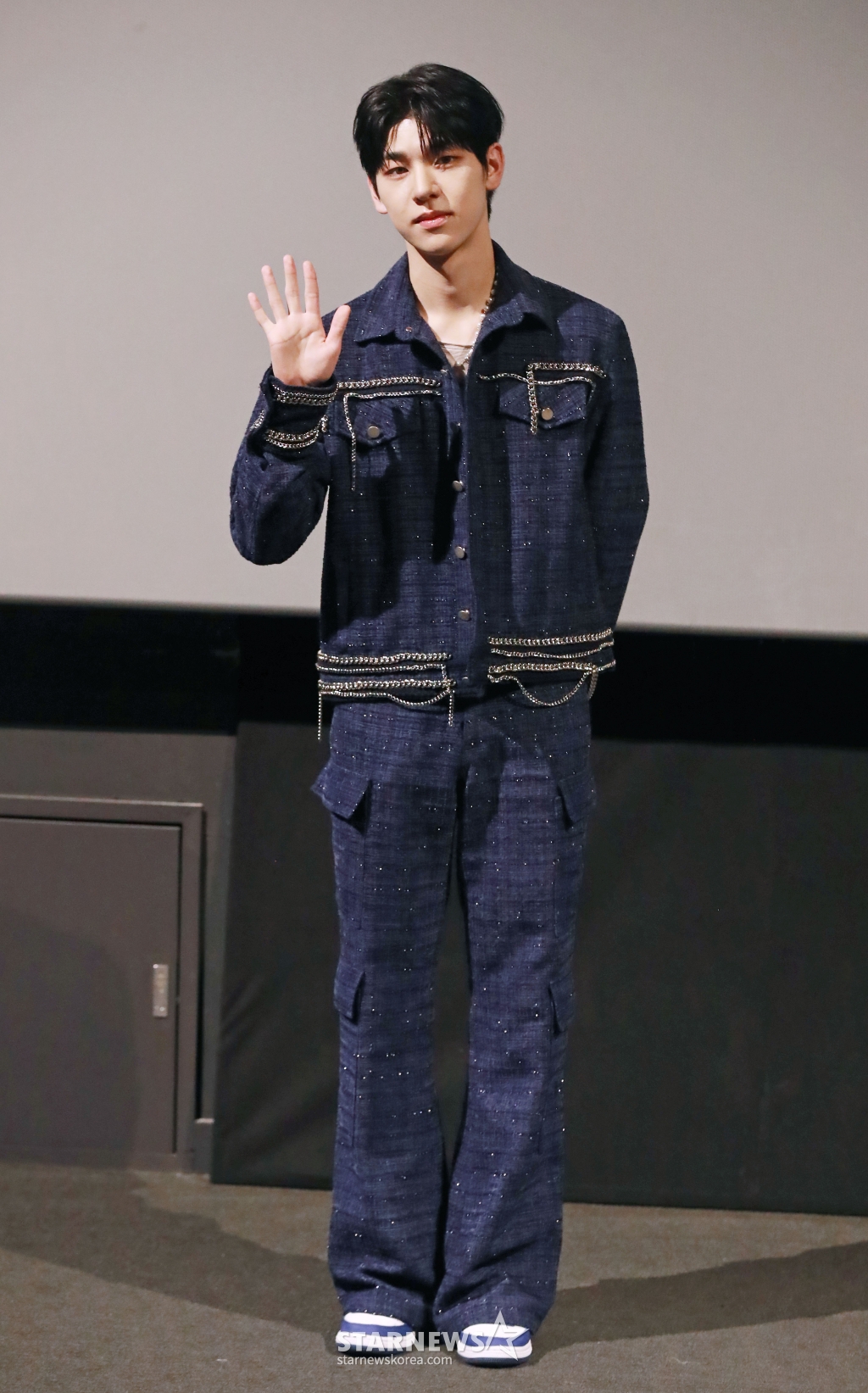 그룹 드리핀(DRIPPIN) 동윤이 3일 오후 서울 CGV용산아이파크몰에서 진행된 네 번째 싱글 ‘뷰티풀 메이즈'(Beautiful MAZE) 발매기념 기자간담회에 앞서 포즈를 취하고 있다. /2024.04.03 /사진=이동훈