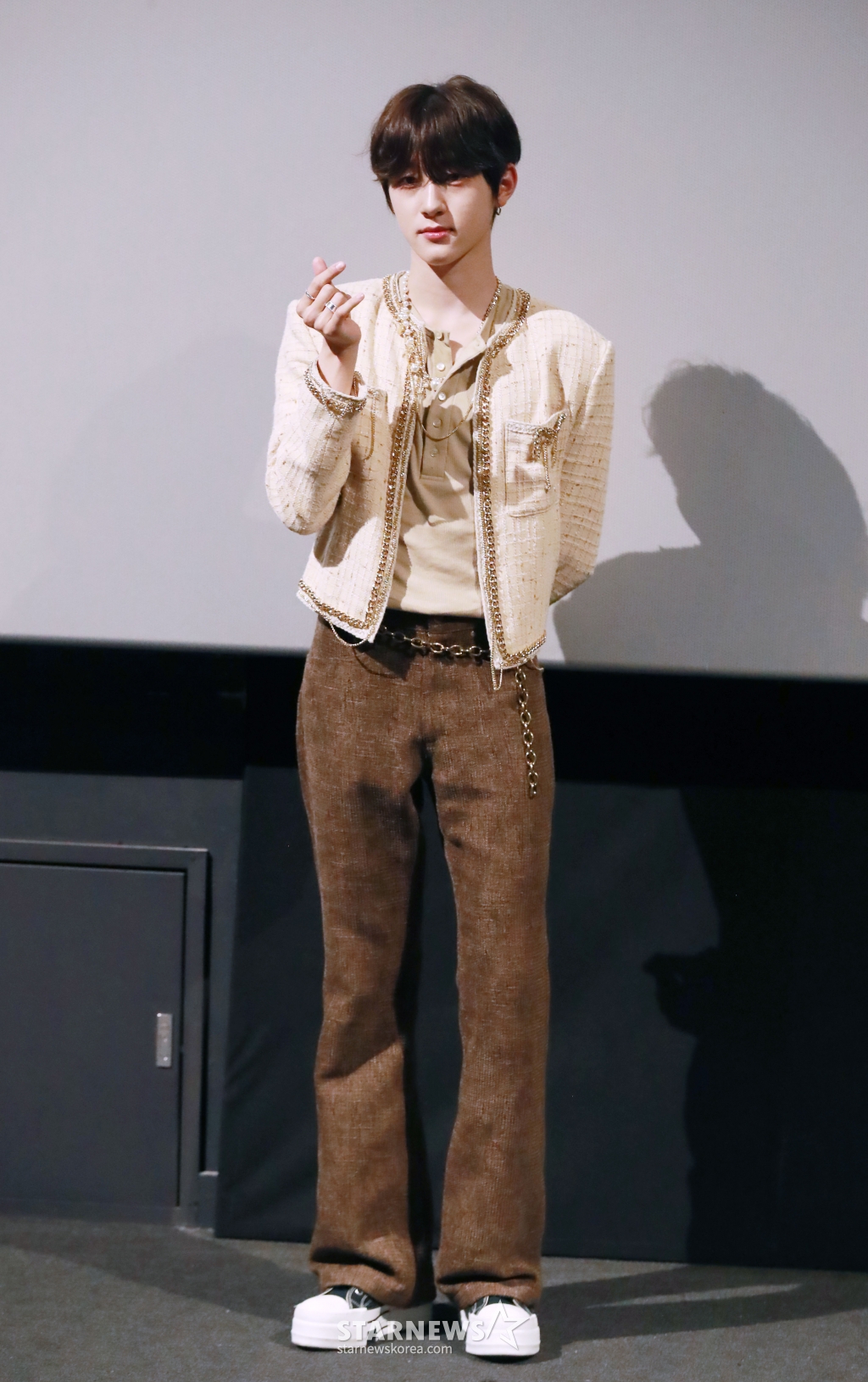 그룹 드리핀(DRIPPIN) 민서가 3일 오후 서울 CGV용산아이파크몰에서 진행된 네 번째 싱글 ‘뷰티풀 메이즈'(Beautiful MAZE) 발매기념 기자간담회에 앞서 포즈를 취하고 있다. /2024.04.03 /사진=이동훈