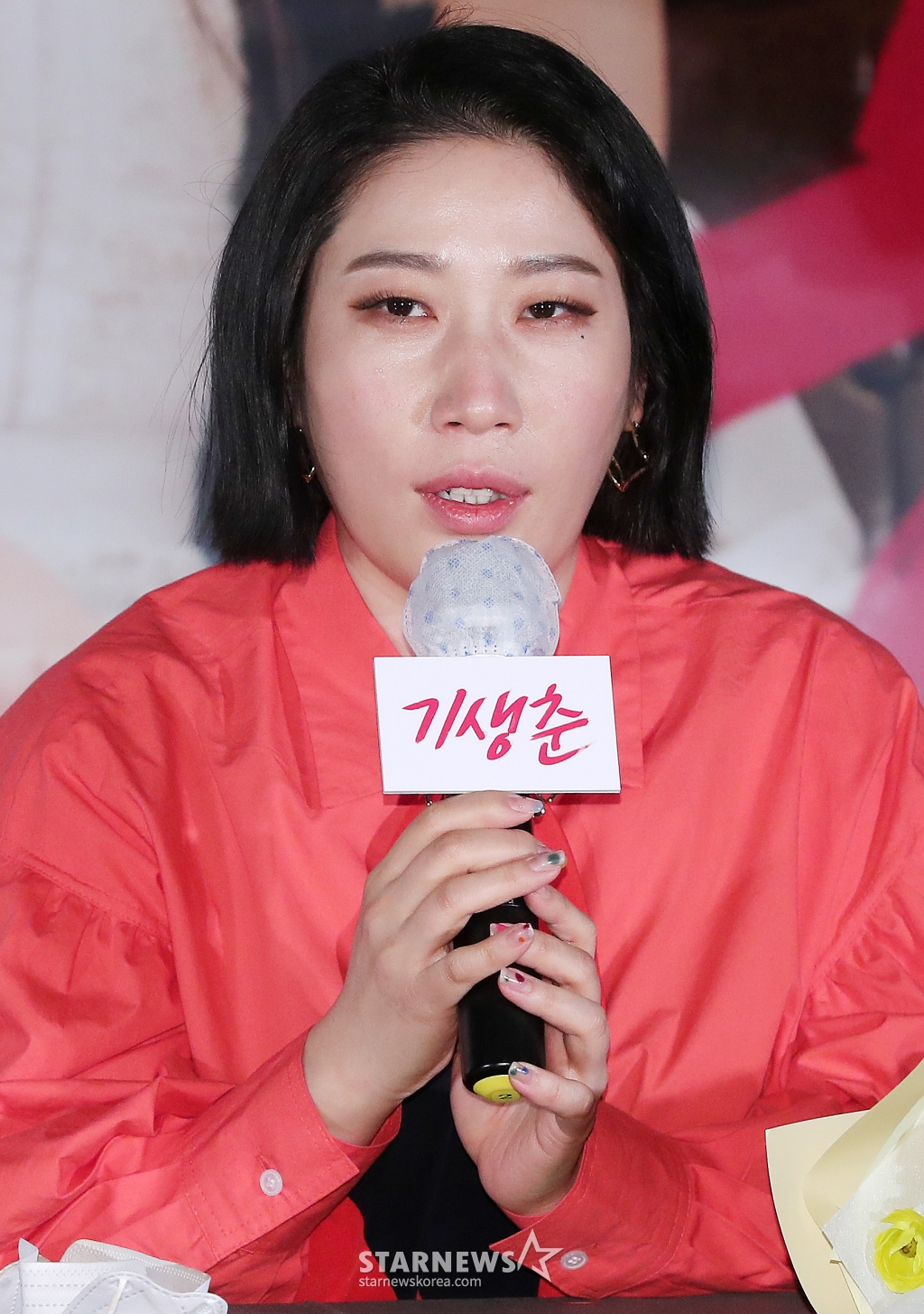 김영희 감독이 24일 오후 서울 광진구 롯데시네마 건대입구점에서 열린 성인영화 '기생춘' 언론시사회 및 간담회에 참석해 인사말을 하고 있다.봉준호 감독의 '기생충'을 패러디한 섹시 코미디 성인영화 '기생춘'은 미래에 대한 고민을 떨칠 수 없던 여주인공 '춘'이 우연한 기회에 대저택에 숨어 들어가면서 펼쳐지는 이야기를 담았다. 2021.03.24