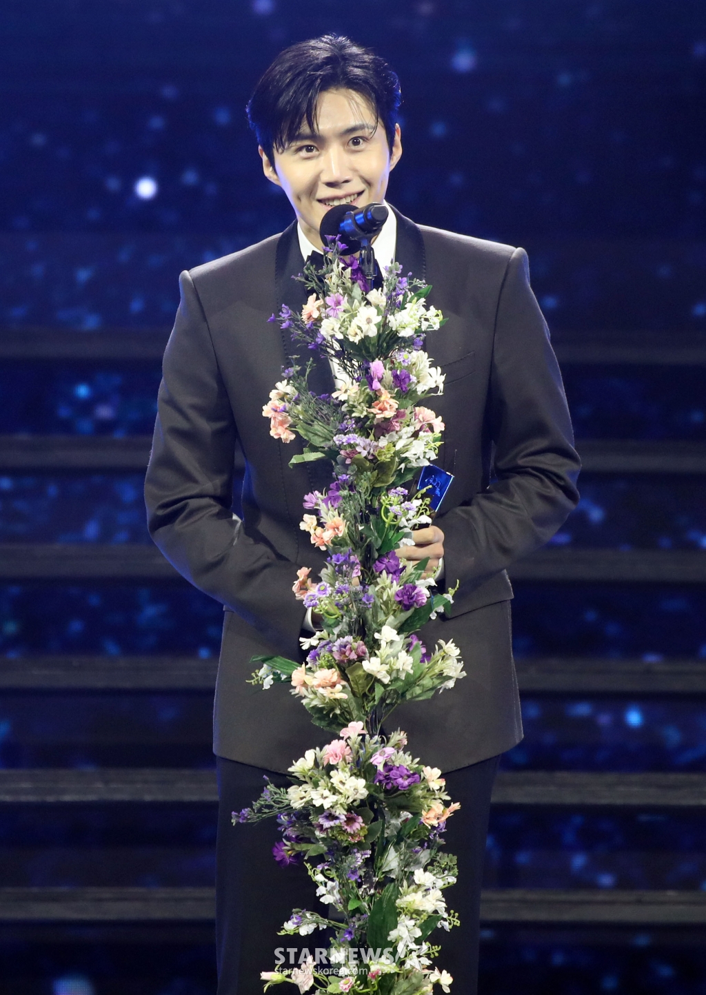 배우 김선호가 14일 필리핀 아레나에서 열린 '2023 아시아 아티스트 어워즈 인 필리핀'(2023 Asia Artist Awards IN THE PHILIPPINES, 이하 '2023 AAA')에서 'AAA 베스트 아티스트 상'을 수상하고 소감을 말하고 있다. '2023 AAA'는 스타뉴스가 주최하고 Asia Artist Awards 조직위원회, TONZ 엔터테인먼트, PULP Live World가 공동 주관한다. 그룹 아이브(IVE) 장원영, 가수 강 /사진=임성균