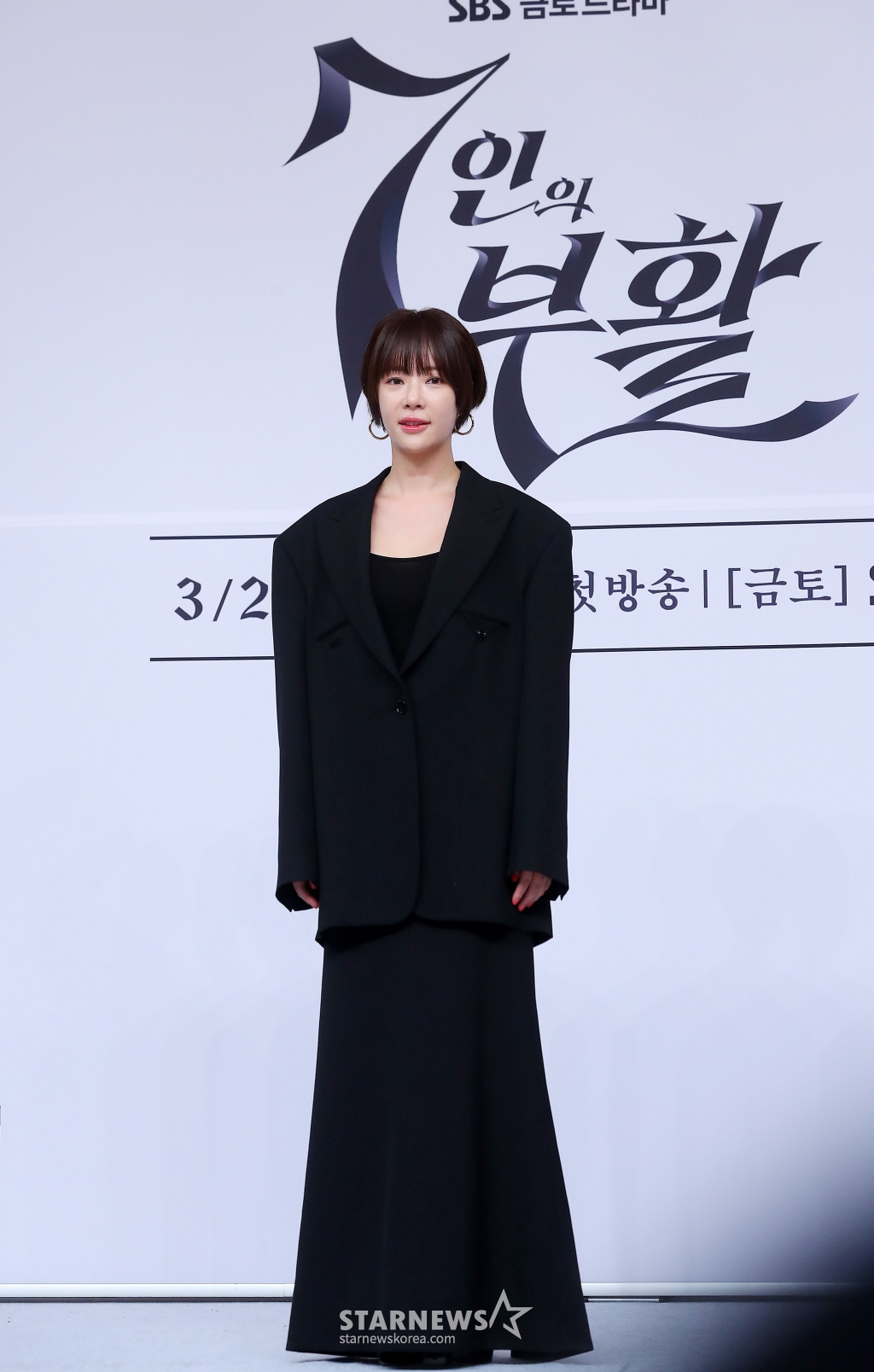 배우 황정음이 27일 오후 서울 양천구 목동 SBS 사옥에서 진행된 금토드라마 '7인의 부활' 제작발표회에 참석해 포즈를 취하고 있다. '7인의 부활'은 지난해 11월 종영한 '7인의 탈출'이 리셋된 복수의 판, 다시 태어난 7인의 처절하고도 강렬한 공조를 그린 작품이다. 오는 29일 첫 방송. 2024.03.27 /사진=김창현