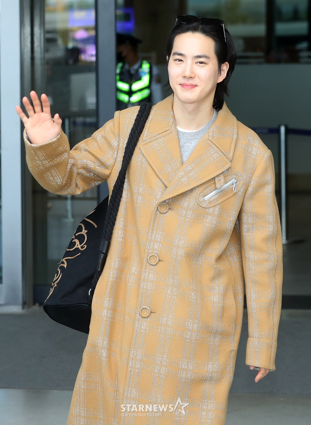 엑소 수호가 필리핀 아레나에서 열리는 '2023 아시아 아티스트 어워즈 인 필리핀'(2023 Asia Artist Awards IN THE PHILIPPINES, 이하 '2023 AAA') 참석을 위해 13일 오전 클락 국제공항을 통해 입국하고 있다. 14일 개최되는 '2023 AAA'는 스타뉴스가 주최한다 /사진=김창현