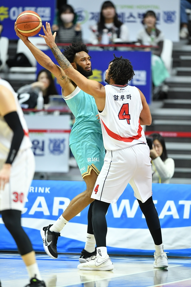 패리스 배스(왼쪽). /사진=KBL 제공