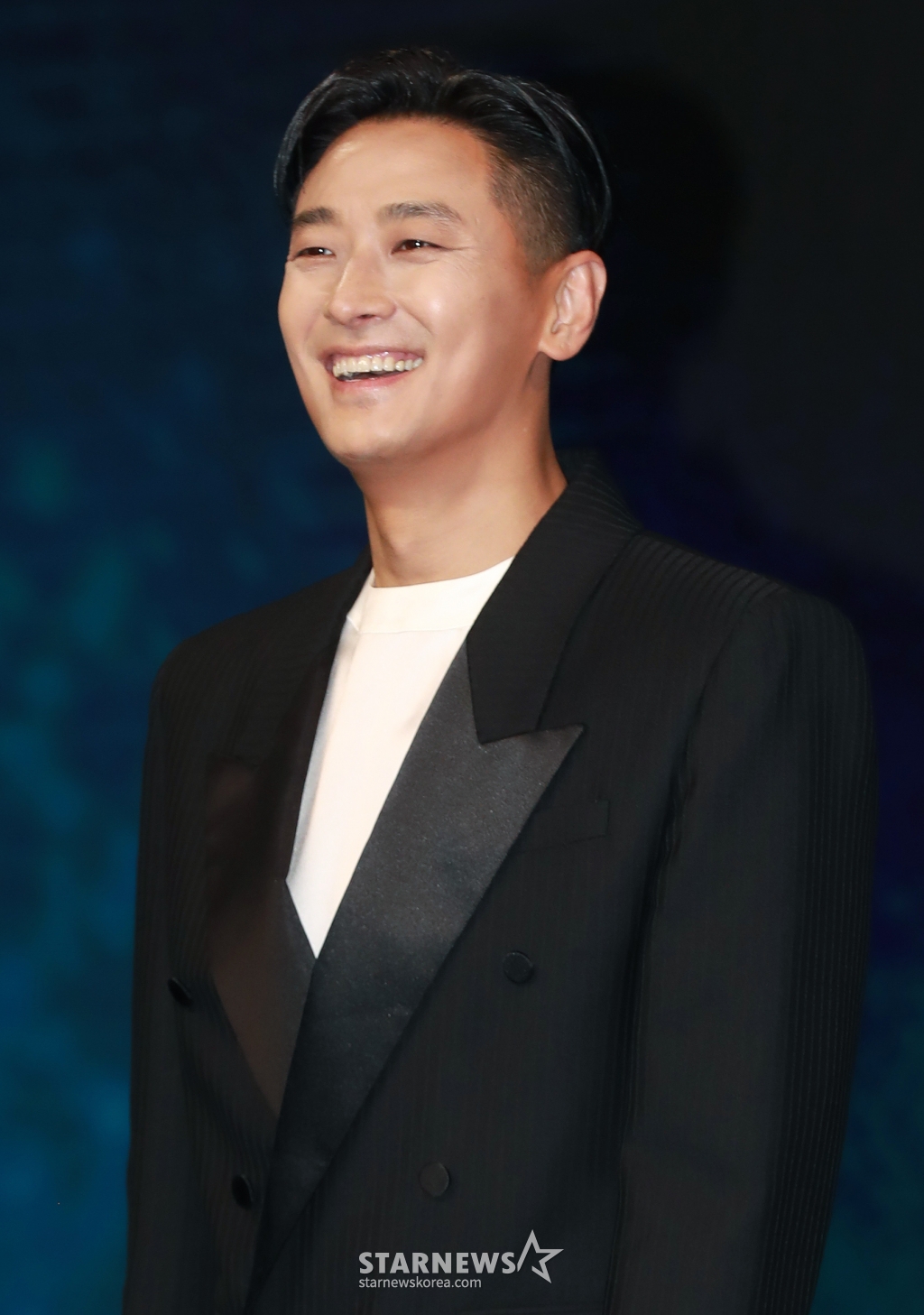 배우 주지훈이 8일 오전 서울 여의도 콘래드호텔에서 진행된 디즈니+ '지배종' 제작발표회에 참석해 포즈를 취하고 있다. 새로운 인공 배양육의 시대를 연 생명공학기업 BF의 대표 ‘윤자유’(한효주)와 그녀에게 의도적으로 접근한 퇴역 장교 출신의 경호원 ‘우채운’(주지훈)이 의문의 죽음과 사건들에 휘말리며, 배후의 실체를 쫓는 서스펜스 스릴러 드라마 '지배종'은 오는 10일 공개된다. /2024.04.08 /사진=이동훈