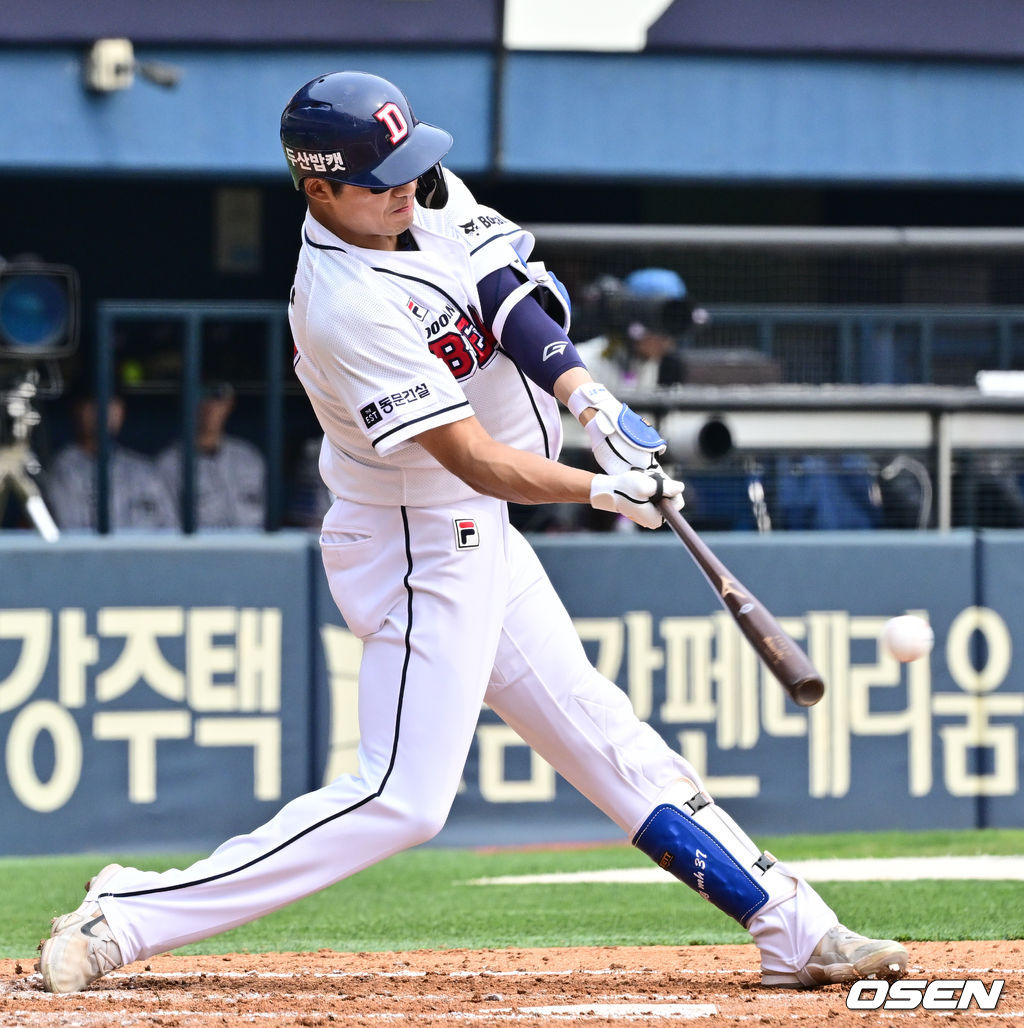 2타점 적시타를 치는 김대한.