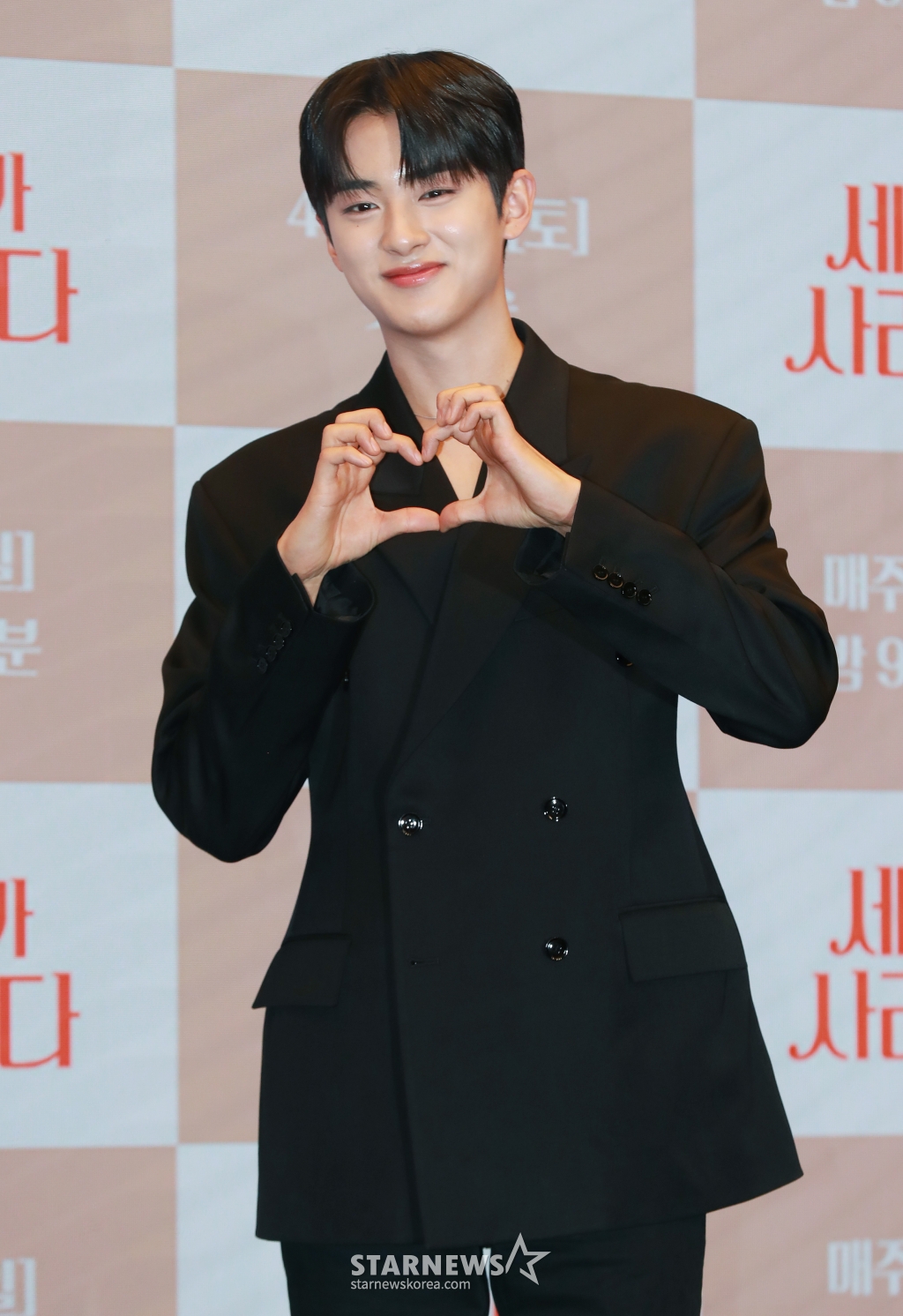 배우 김민규가 12일 오전 서울 마포구 상암동 스탠포드 호텔에서 진행된 MBN 주말극 '세자가 사라졌다' 제작발표회에 참석해 포즈를 취하고 있다. 왕세자가 세자빈이 될 여인에게 보쌈 당하면서 벌어지는 조선판 로맨스 코미디 드라마 '세자가 사라졌다'는 오는 13일 첫 방송된다. /2024.04.12 /사진=이동훈