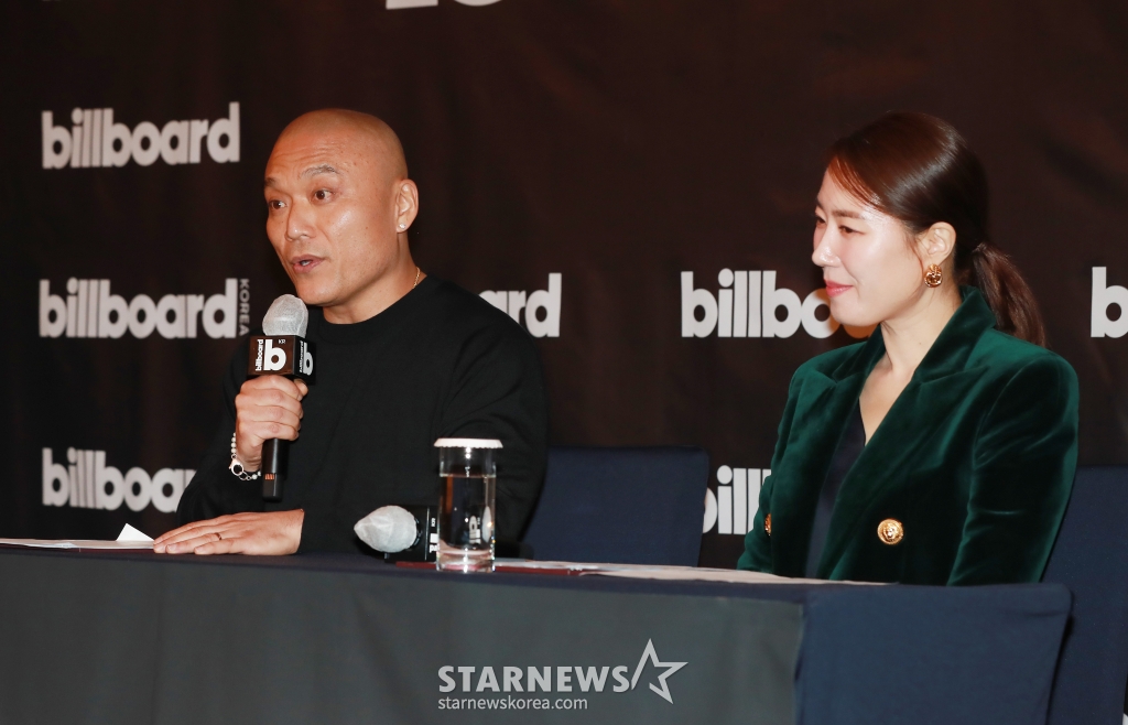 마이크 반 미국 빌보드 본사 CEO, 김유나 빌보드 코리아 대표가 15일 오후 조선 팰리스 서울 강남에서 진행된 기자회견에서 인사말을 하고 있다. 2024.04.15 /사진=이동훈