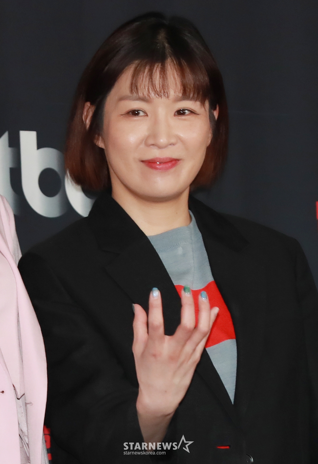 김희정 CP가 16일 오후 서울 마포구 상암동 스탠포드호텔에서 진행된 JTBC 예능 '걸스 온 파이어' 제작발표회에 참석해 포즈를 취하고 있다. 'NEW K-POP'을 제안할 여성 보컬 그룹 결성 오디션 프로그램 '걸스 온 파이어'는 오늘(16일) 첫 방송된다. /2024.04.16 /사진=이동훈