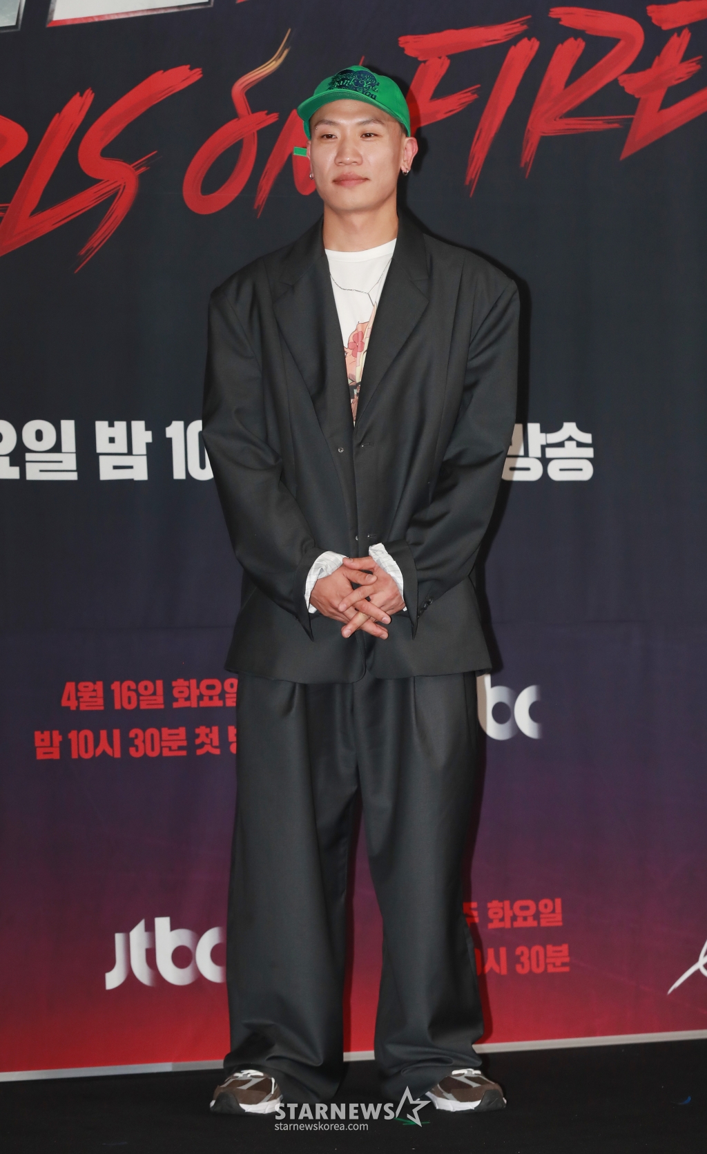 가수 개코가 16일 오후 서울 마포구 상암동 스탠포드호텔에서 진행된 JTBC 예능 '걸스 온 파이어' 제작발표회에 참석해 포즈를 취하고 있다. 'NEW K-POP'을 제안할 여성 보컬 그룹 결성 오디션 프로그램 '걸스 온 파이어'는 오늘(16일) 첫 방송된다. /2024.04.16 /사진=이동훈