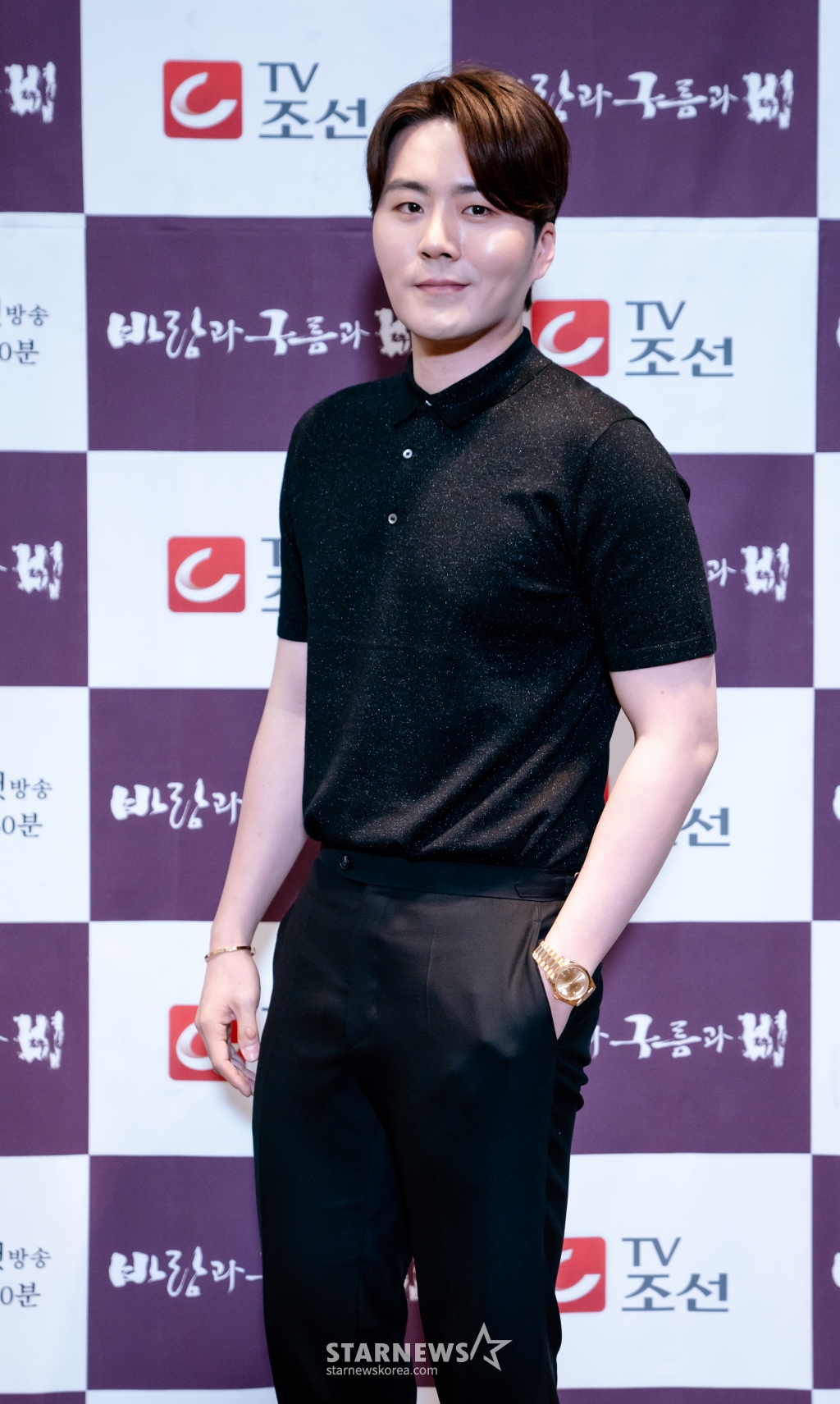 가수 겸 배우 이루가 14일 오후 온라인 생중계로 진행된 TV조선 드라마 '바람과 구름과 비' 온라인 제작발표회에서 포즈를 취하고 있다. /사진제공=TV조선
