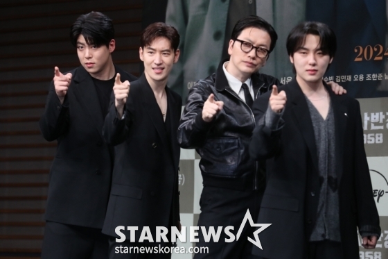 배우 최우성, 이제훈, 이동휘, 윤현수가 18일 오후 서울 상암 MBC에서 열린 MBC 새 금토드라마 '수사반장 1958' 제작발표회에 참석해 포즈를 취하고 있다.