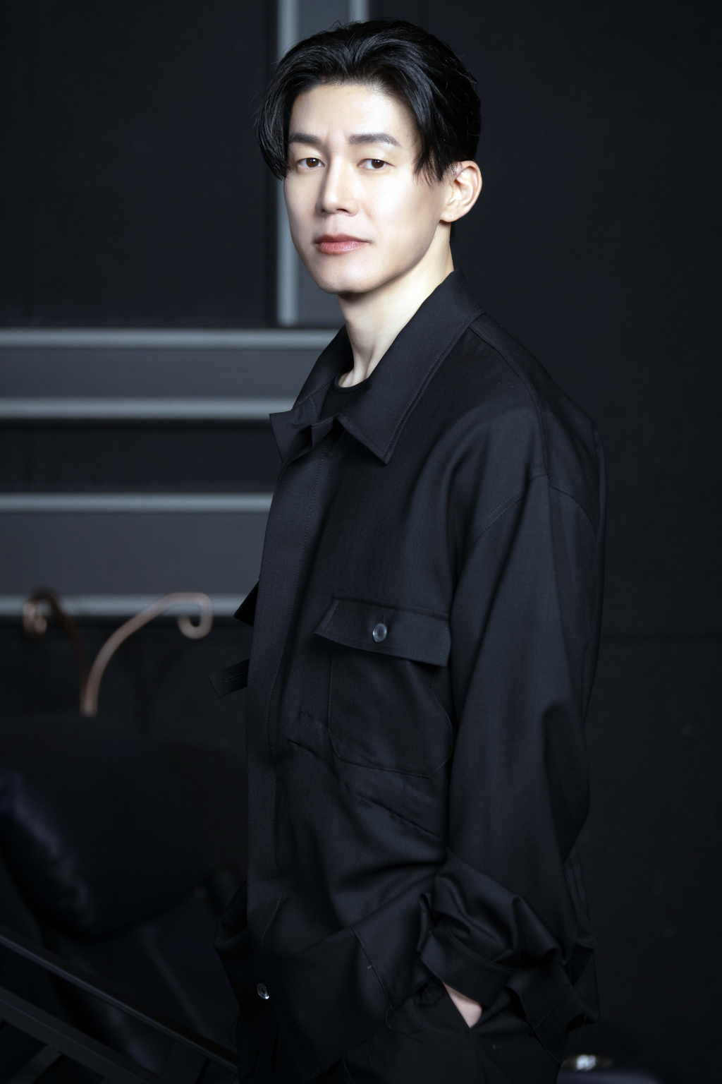 배우 김무열이 18일 오전 영화 '범죄도시4' 인터뷰에 앞서 포즈를 취하고 있다. '범죄도시4'는 괴물형사 '마석도'(마동석 분)가 대규모 온라인 불법 도박 조직을 움직이는 특수부대 용병 출신의 빌런 '백창기'(김무열 분)와 IT 업계 천재 CEO '장동철'(이동휘 분)에 맞서 다시 돌아온 '장이수'(박지환 분), 광수대&사이버팀과 함께 펼치는 범죄 소탕 작전을 그린 영화로 오는 24일 개봉 예정이다. 2024.04.2 /사진=임성균