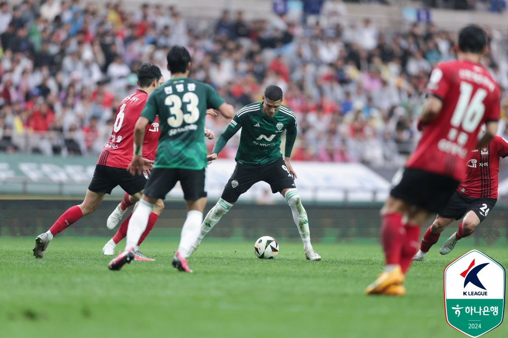 티아고(가운데). /사진=한국프로축구연맹 제공