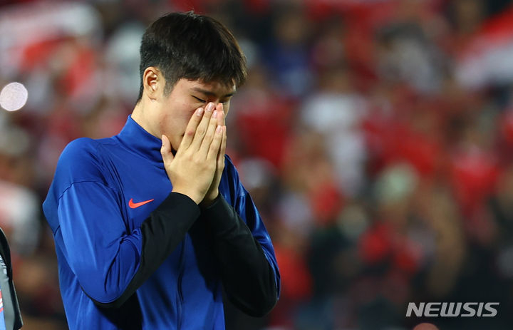 카타르 도하 압둘라 빈 칼리파 스타디움에서 열린 2024 아시아축구연맹(AFC) U-23 아시안컵 8강전 대한민국과 인도네시아의 경기, 승부차기에서 10대11로 패배하며 올림픽 본선 진출이 좌절된 한국 이영준이 눈물을 흘리고 있다. /사진제공=뉴시스