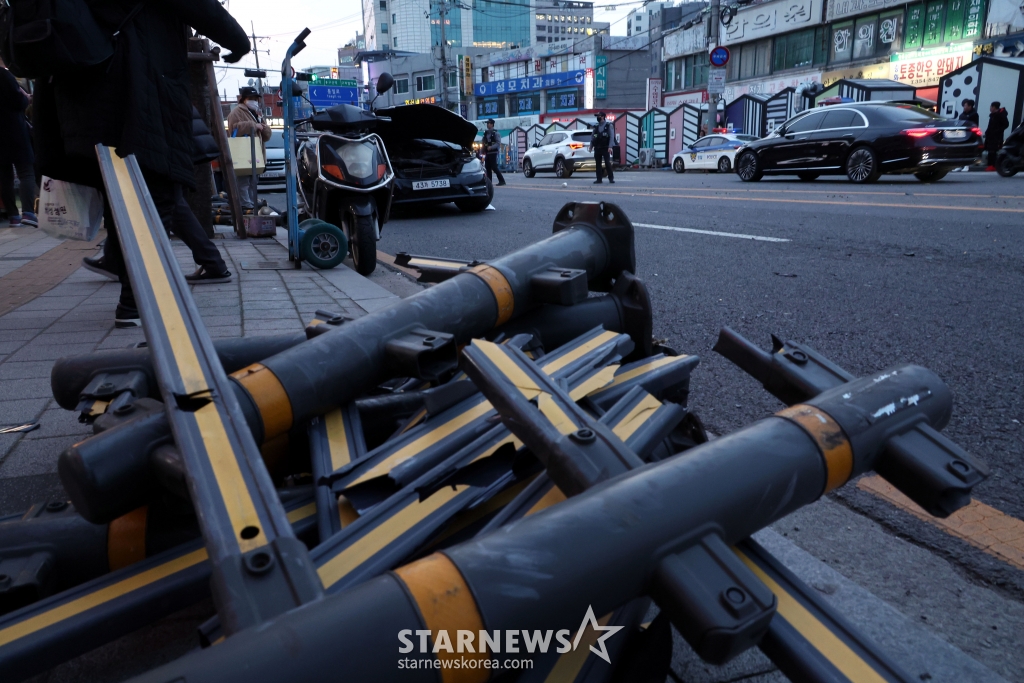 지난 2월 29일 서울 은평구 연서시장 앞 급발진으로 의심되는 사고가 발생, 14명 사상자가 병원으로 이송됐다. 사진은 사고 현장 모습. /사진제공=뉴시스