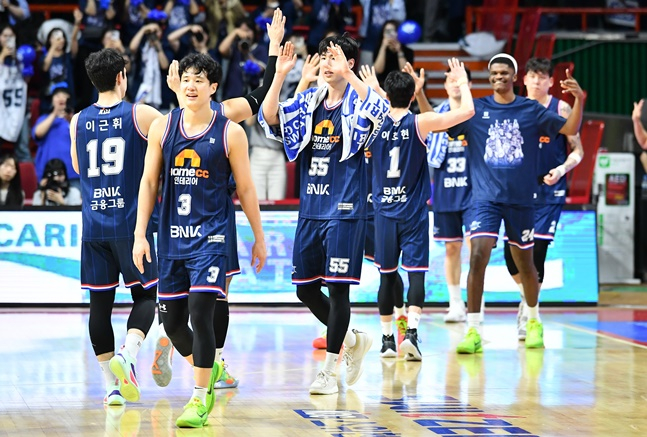 KCC 선수단. /사진=KBL
