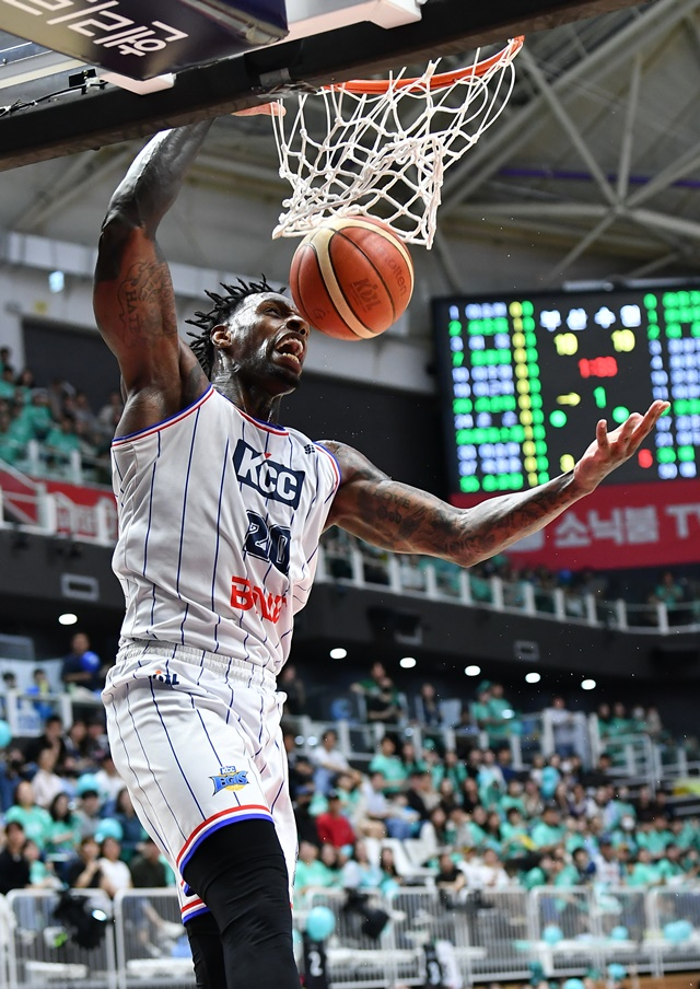 라건아가 덩크슛을 성공하고 있다. /사진=KBL 제공