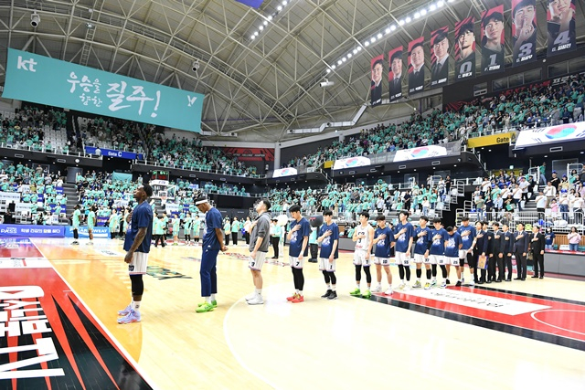 매진을 기록한 챔피언결정전 1차전. /사진=KBL 제공