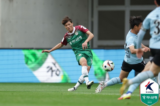 김승대(왼쪽). /사진=한국프로축구연맹 제공