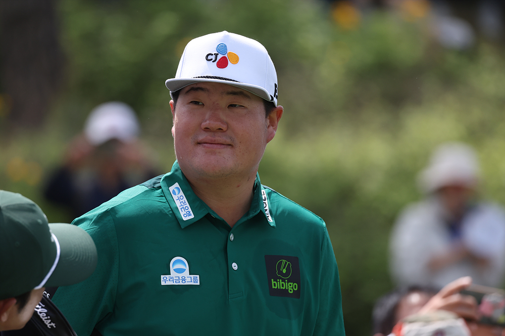 임성재가 28일 KPGA 투어 우리금융 챔피언십 4라운드 경기 중 미소를 짓고 있다. /사진=KPGA