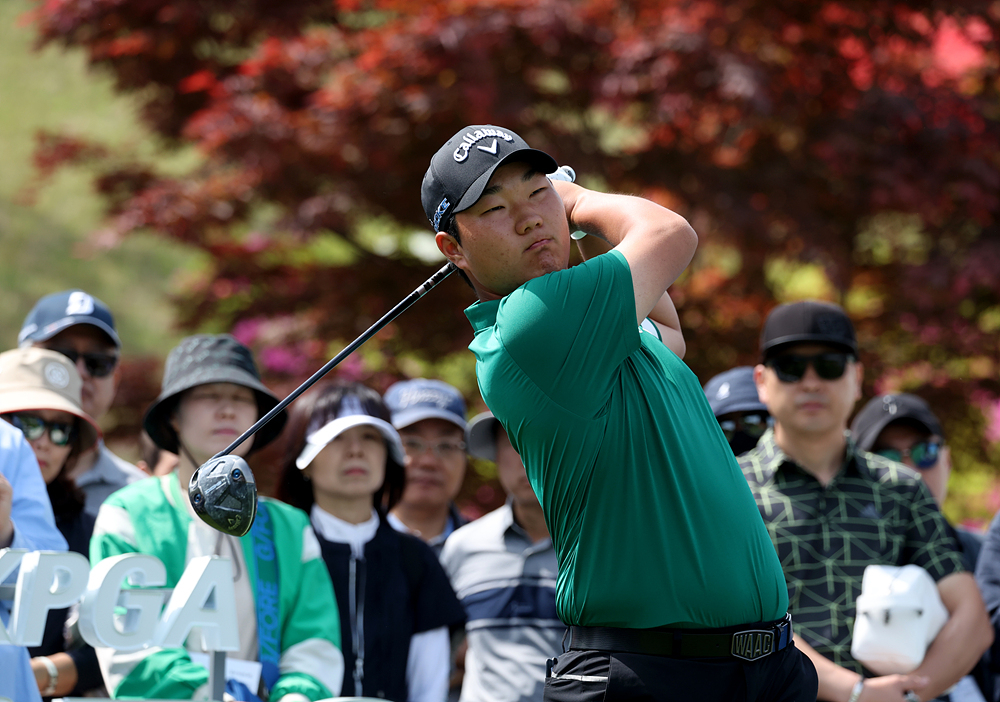 문동현이 28일 KPGA 투어 우리금융 챔피언십 4라운드 경기 중 티샷을 날리고 있다. /사진=KPGA