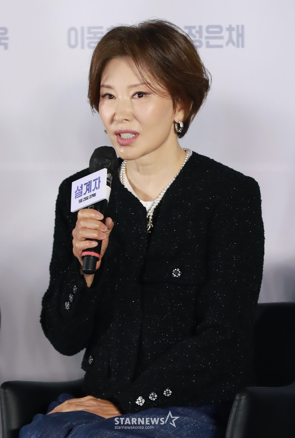 배우 이미숙이 29일 오전 서울 CGV용산아이파크몰에서 진행된 영화 '설계자'(감독 이요섭) 제작발표회에 참석해 질문에 답하고 있다. 의뢰받은 청부 살인을 완벽한 사고사로 조작하는 설계자 ‘영일’(강동원)이 예기치 못한 사건에 휘말리며 벌어지는 이야기를 그린 영화 '설계자'는 내달 29일 개봉한다. /2024.04.29 /사진=이동훈