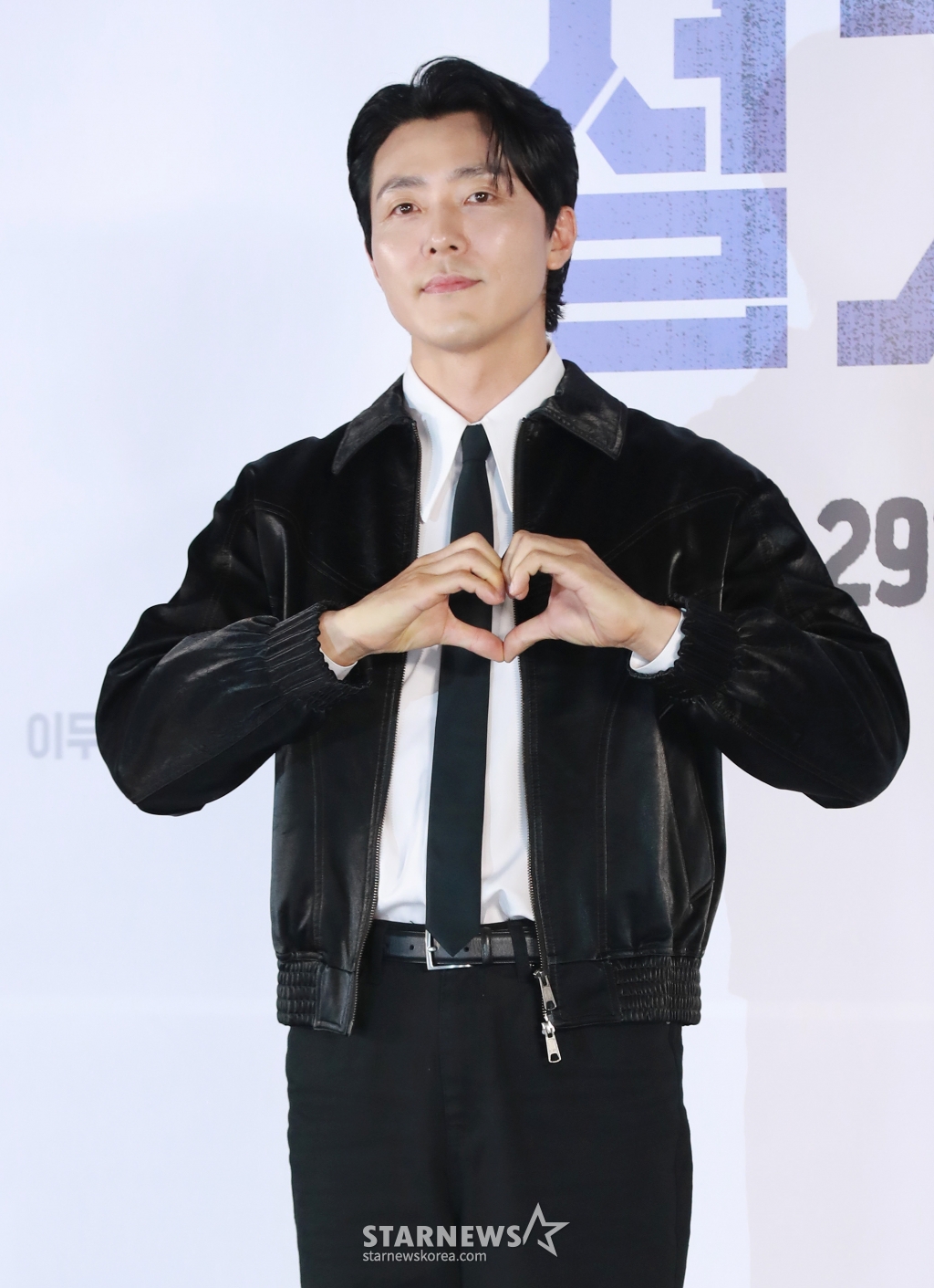 배우 이무생이 29일 오전 서울 CGV용산아이파크몰에서 진행된 영화 '설계자'(감독 이요섭) 제작발표회에 참석해 포즈를 취하고 있다. 의뢰받은 청부 살인을 완벽한 사고사로 조작하는 설계자 ‘영일’(강동원)이 예기치 못한 사건에 휘말리며 벌어지는 이야기를 그린 영화 '설계자'는 내달 29일 개봉한다. /2024.04.29 /사진=이동훈