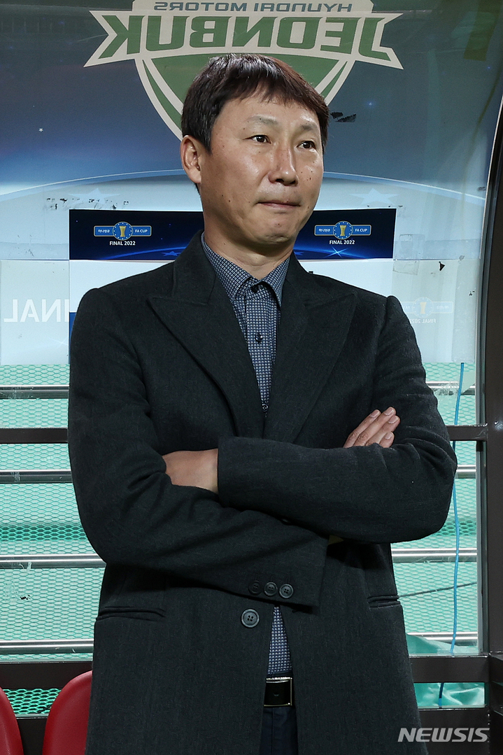김상식 감독이 지난 2022년 10월 서울 마포구 서울월드컵경기장에서 열린 2022 하나원큐 FA컵 결승 FC서울과 전북 현대의 경기를 지켜보고 있다. /사진=뉴시스