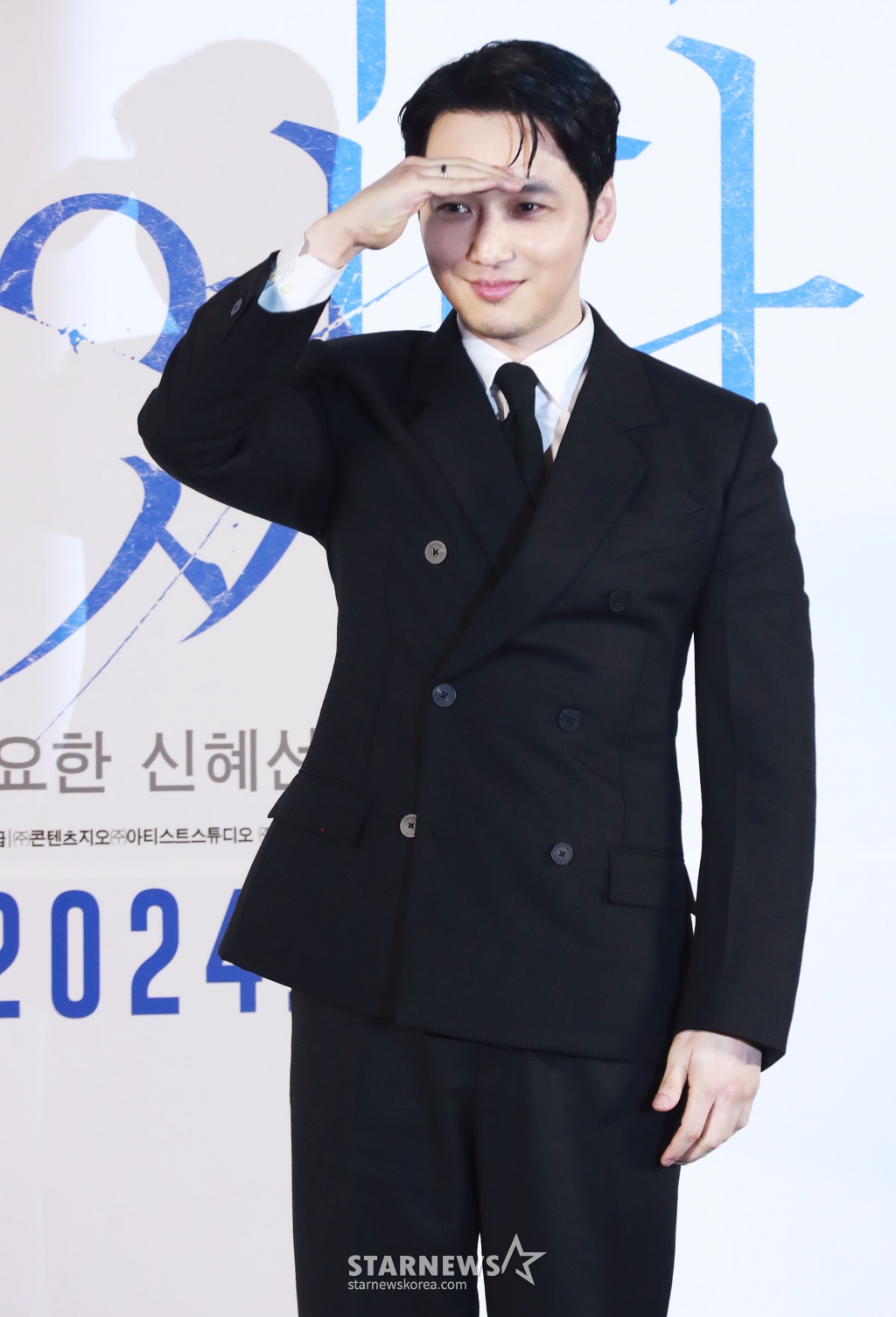 배우 변요한이 17일 오후 서울 서울 메가박스 성수점에서 진행된 영화 '그녀가 죽었다'(감독 김세휘) 제작발표회에 참석해 포즈를 취하고 있다. 훔쳐보기가 취미인 공인중개사 정태(변요한)가 자신이 관찰하던 인플루언서 소라(신혜선)를 죽였다는 누명을 벗기 위해 벌이는 분투를 그린 영화 '그녀가 죽었다'는 오는 5월 개봉 예정이다. /2024.04.17 /사진=이동훈