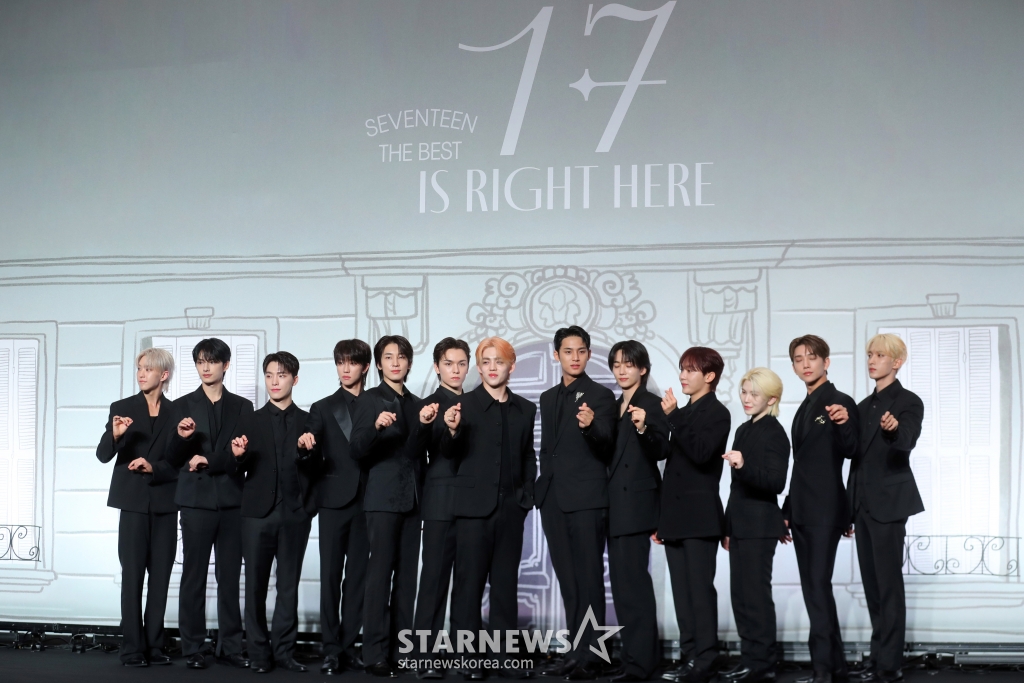 그룹 세븐틴(Seventeen)호시, 준, 디노, 디에잇, 원우, 버논, 에스쿱스, 민규, 정한, 승관, 우지, 조슈아, 도겸이 29일 오후 서울 여의도 콘래드호텔 그랜드 볼룸에서 베스트 앨범 '17 IS RIGHT HERE' 발매 기념 글로벌 기자간담회를 열고 포즈를 취하고 있다. 이번 베스트 앨범 '17 IS RIGHT HERE'은 9년의 발자취를 담는 동시에 지난 시간을 기념하며 우리만의 공간에서 영원히 함께할 것임을 약속하는 앨범으로 총 33개의 트랙으로 한국 앨범 타이틀 20곡과 /사진=임성균