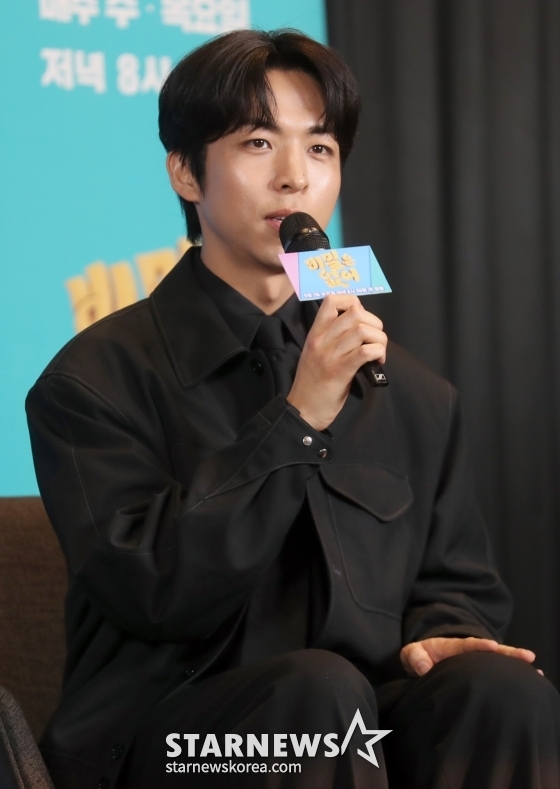 배우 주종혁이 30일 오후 서울 영등포구 라마다 서울 신도림 호텔에서 열린 JTBC 수목드라마 '비밀은 없어' 제작발표회에 참석해 취재진의 질문에 답하고 있다.