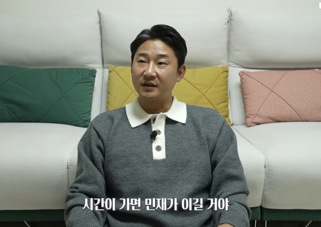 이천수가 자신의 유튜브 채널 '리춘수(이천수)'에서 김민재의 이적설에 대해 본인 생각을 이야기하고 있다. /사진=유튜브 채널 '리춘수' 영상 갈무리.