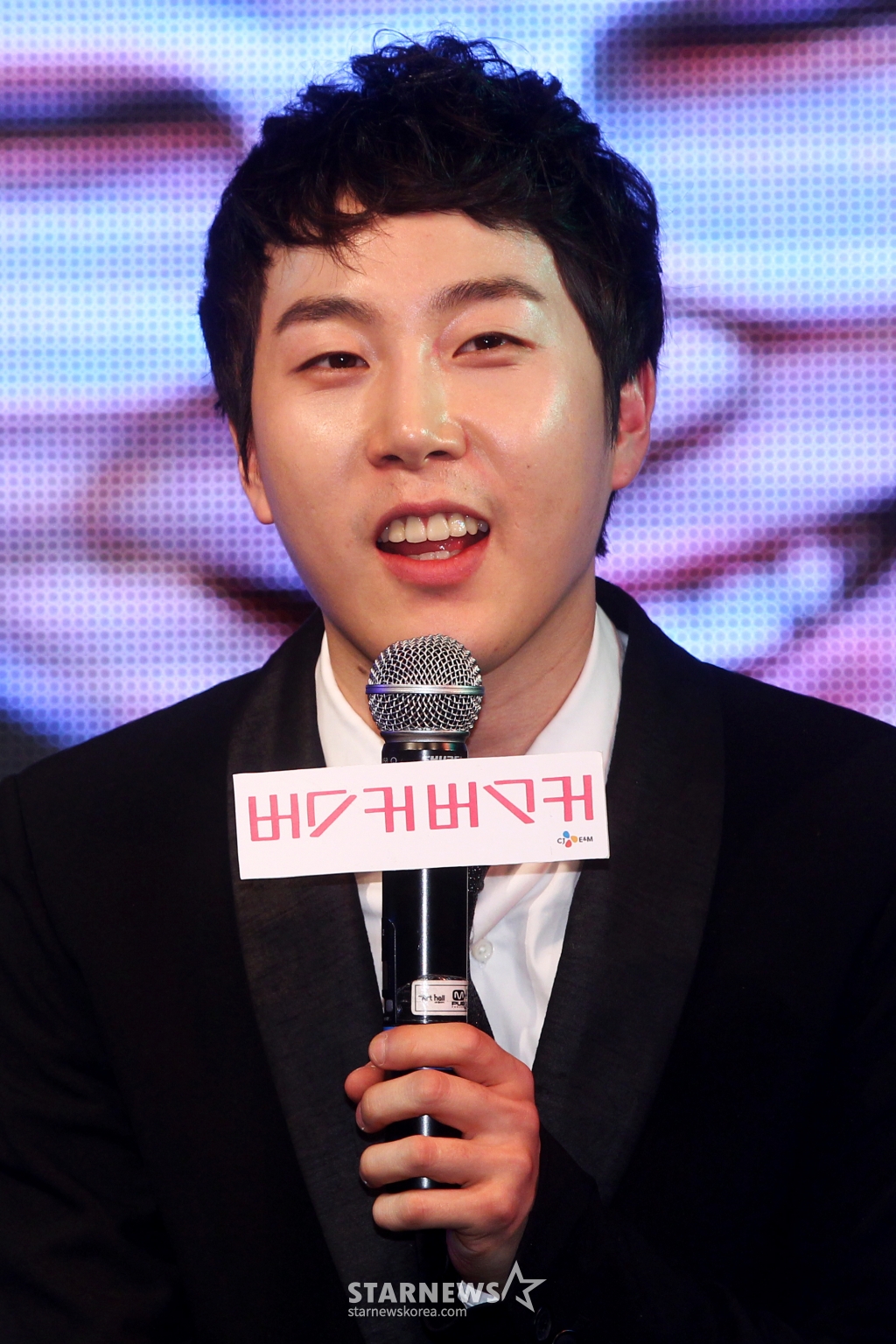 그룹 버스커 버스커가 26일 오후 서울 영등포 타임스퀘어 엠펍에서 열린 데뷔 쇼케이스 무대에서 멋진 공연을 펼치고 있다. / 남윤호 인턴기자 /사진=남윤호 인턴기자 yh85@