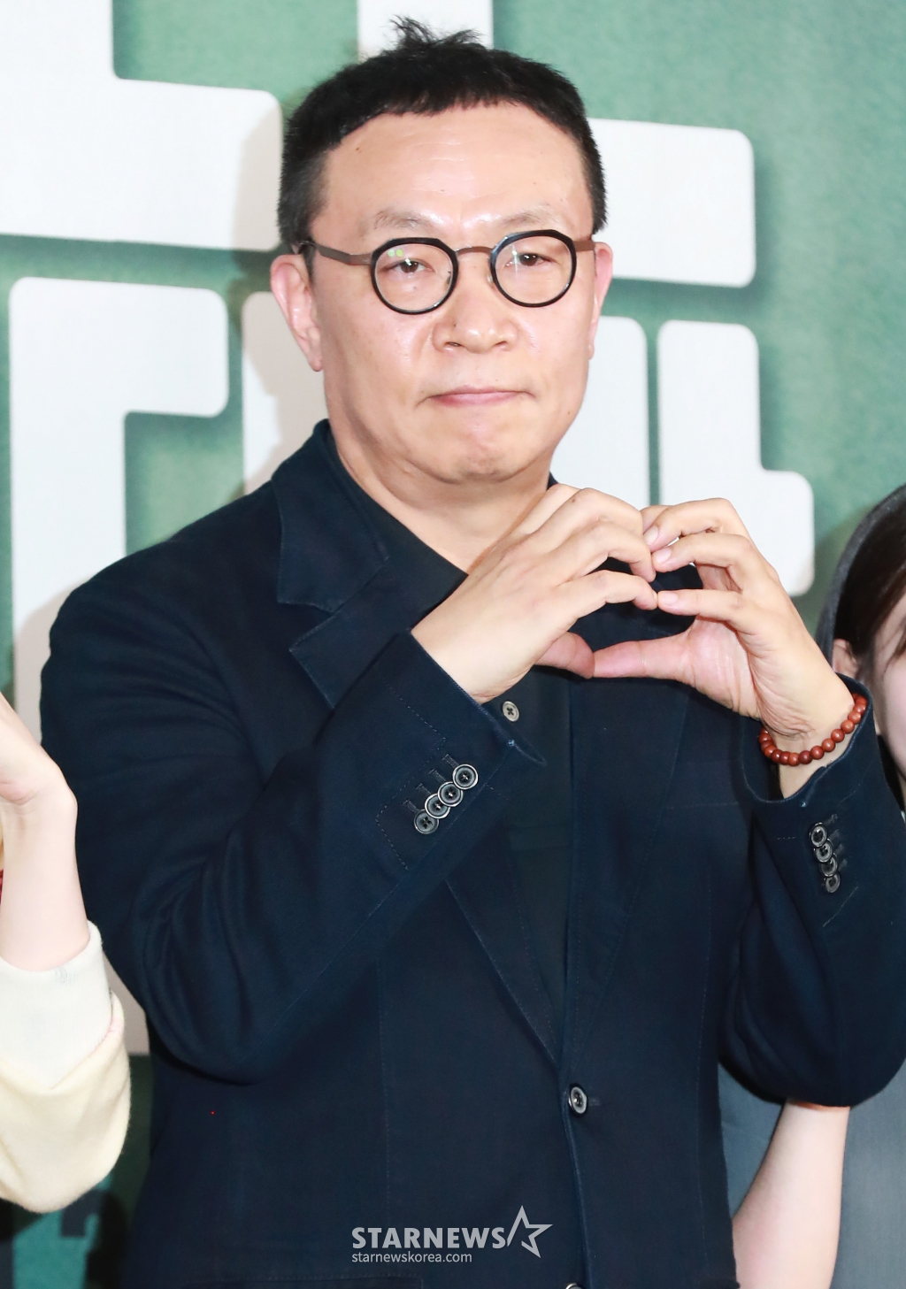 조현탁 감독이 2일 오후 서울 마포구 상암동 스탠포드호텔에서 진행된 JTBC 드라마 '히어로는 아닙니다만' 제작발표회에 참석해 포즈를 취하고 있다. /2024.05.02 /사진=이동훈