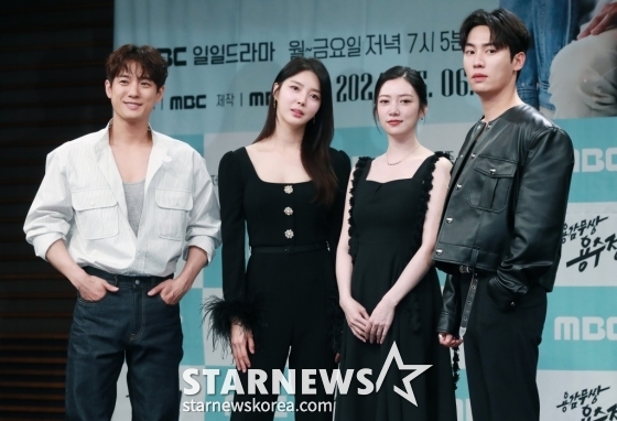 배우 서준영, 엄현경, 임주은, 권화운이 3일 오후 서울 마포구 상암동 MBC에서 진행된 MBC 일일극 '용감무쌍 용수정' 제작발표회에 참석해 포즈를 취하고 있다.