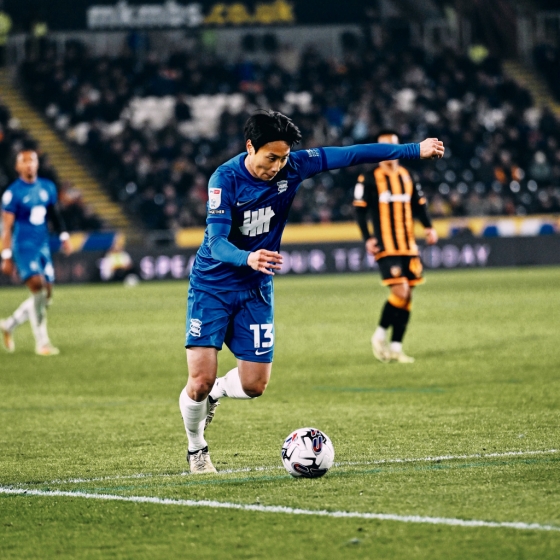킥 시도하는 백승호. /사진=버밍엄 시티 공식 사회관계망서비스(SNS)
