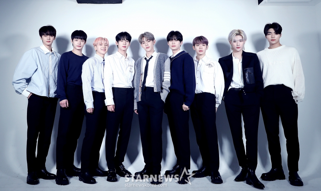 그룹 제로베이스원(ZEROBASEONE)이 서울 종로구 스타뉴스 사옥에서 진행된 '2023 아시아 아티스트 어워즈 인 필리핀'(2023 Asia Artist Awards IN THE PHILIPPINES, 이하 2023 AAA) 수상 인터뷰에 앞서 포즈를 취하고 있다. 제로베이스원은 '2023 AAA'에서 AAA 신인상, AAA 베스트 뮤지션상을 수상했다. 제로베이스원은 지난해 7월 데뷔한 이후 지금까지 국내 유력 시상식에서 신인상 9관왕을 포함, 총 15개 트로피를 들어올렸다. 앨범 /사진=김창현
