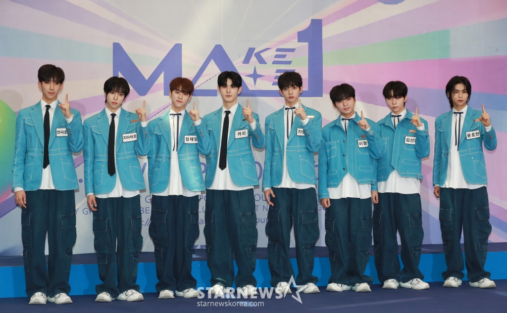 참가자 천샤우포, 지아하오, 정재영, 카이, 기형준, 이장희, 김선엽, 윤호현이 8일 오전 서울 여의도 KBS에서 진행된 2TV 예능 '메이크메이트원'(MA1) 제작발표회에 참석해 포즈를 취하고 있다. '꿈꾸던 무대를 만들기 위해(MAKE) 친구(MATE)와 하나(ONE) 되는 시간'이라는 의미를 담은 글로벌 아이돌 데뷔 프로젝트 프로그램 '메이크메이트원'은 오는 15일 첫 방송된다. /2024.05.08 /사진=이동훈