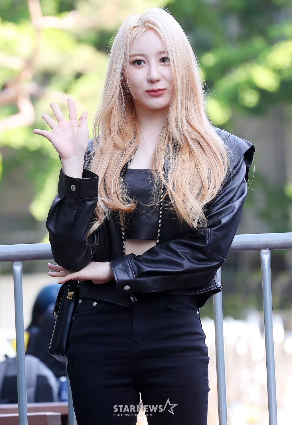 이채연