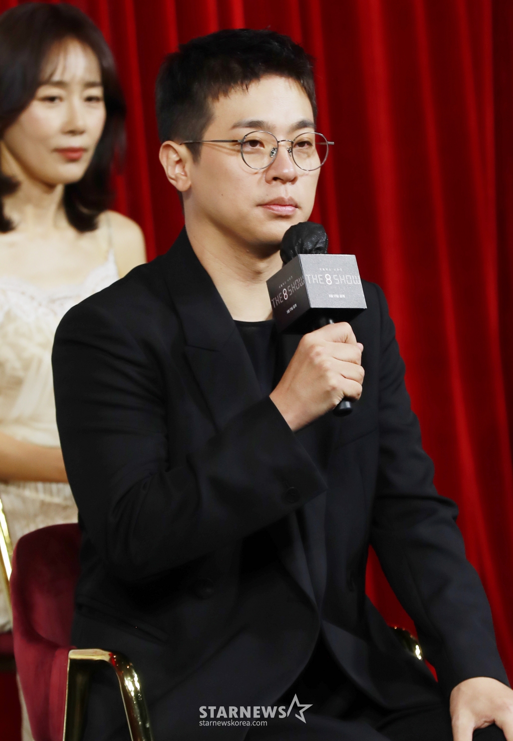 배우 박정민이 10일 오전 앰배서더 서울 풀만 호텔에서 진행된 넷플릭스 오리지널 시리즈 '더 에이트 쇼' 제작발표회에 참석해 질문에 답하고 있다. 8명의 인물이 8층으로 나뉜 비밀스런 공간에 갇혀 ‘시간이 쌓이면 돈을 버는’ 달콤하지만 위험한 쇼에 참가하면서 벌어지는 이야기 '더 에이트 쇼'는 오는 17일 공개된다. /2024.05.10 /사진=이동훈