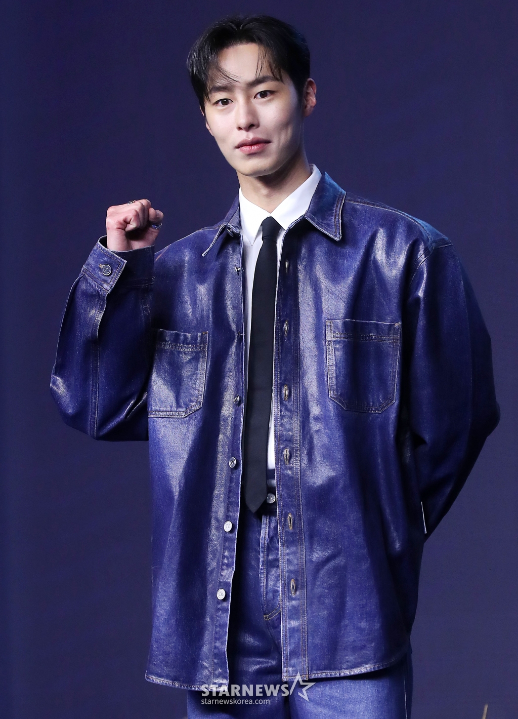 배우 이재욱이 26일 오후 서울 종로구 JW메리어트 동대문스퀘어 서울에서 진행된 디즈니+ 오리지널 시리즈 '로얄로더' 제작발표회에 참석해 포즈를 취하고 있다. '로얄로더'는 갖고 싶고, 되고 싶고, 훔치고 싶었던 대한민국 최고 재벌가 왕좌를 차지하기 위한 마이너리거들의 이야기. 오는 28일 공개. 2024.02.26 /사진=김창현
