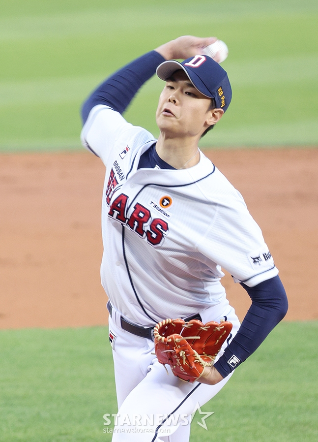 두산 베어스 김동주가 10일 서울 잠실구장에서 열린 KT 위즈와 2024 신한 SOL뱅크 KBO리그 홈경기에서 두번째 투수로 등판해 역투하고 있다. /잠실=김진경 대기자
