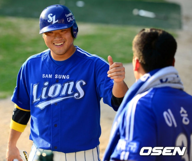 삼성 라이온즈 시절의 박석민(왼쪽).