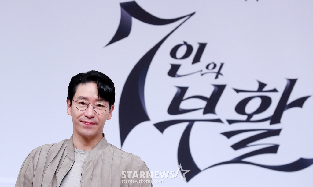 배우 엄기준이 27일 오후 서울 양천구 목동 SBS 사옥에서 진행된 금토드라마 '7인의 부활' 제작발표회에 참석해 포즈를 취하고 있다. '7인의 부활'은 지난해 11월 종영한 '7인의 탈출'이 리셋된 복수의 판, 다시 태어난 7인의 처절하고도 강렬한 공조를 그린 작품이다. 오는 29일 첫 방송. 2024.03.27 /사진=김창현