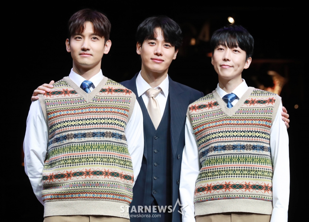 배우 심창민, 김성식, 김재범이 16일 오후 서울 세종문화회관 M씨어터에서 진행된 뮤지컬 '벤자민 버튼' 프레스콜에서 포즈를 취하고 있다. /2024.05.16 /사진=이동훈