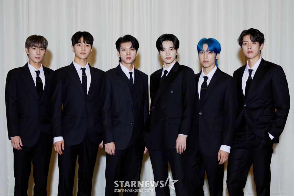 그룹 인피니트(INFINITE)가 31일 오후 서울 서초구 더 리버사이드 호텔에서 진행된 일곱 번째 미니앨범 '비긴'(13egin) 발매 기념 기자간담회에 참석해 포즈를 취하고 있다. 새 앨범 타이틀곡 '뉴 이모션스(New Emotions)'는 멤버들의 6인 6색 풍성한 보컬과 코드 프로그레션이 묵직하게 어우러진 소리 표현이 매력적인 트랙으로 프로듀서 라이언 전(Ryan Jhun)이 작곡을 맡았다. /사진=김창현