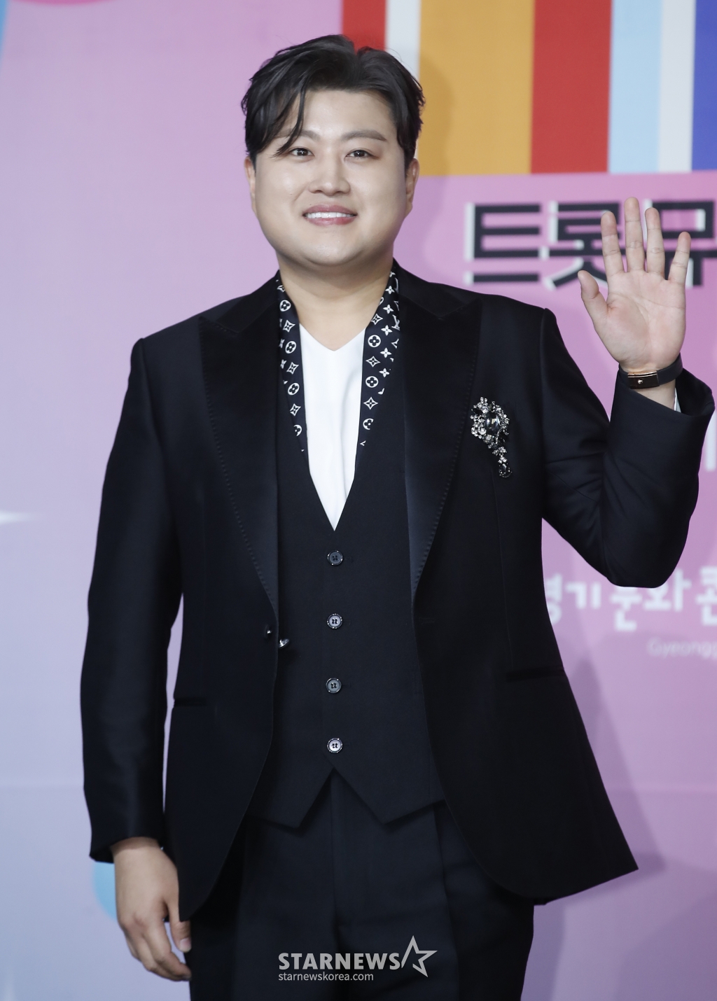 (서울=뉴스1) 권현진 기자 = 가수 김호중이 12일 오후 서울 마포구 상암동 SBS 프리즘타워에서 열린 '트롯뮤직어워즈 2024' 레드카펫 행사에서 포즈를 취하고 있다. 2024.4.12/뉴스1 Copyright (C) 뉴스1. All rights reserved. 무단 전재 및 재배포, AI학습 이용 금지. /사진=(서울=뉴스1) 권현진 기자