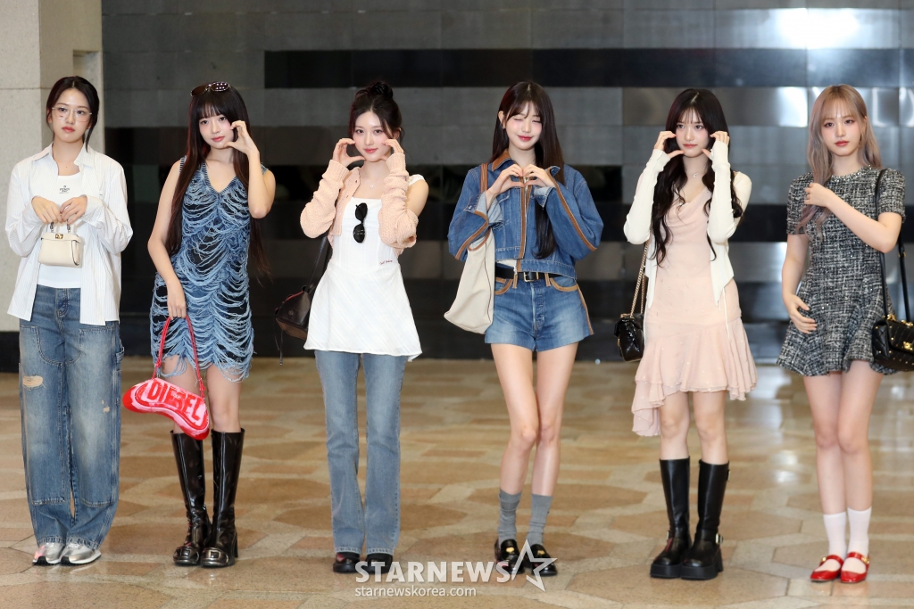 그룹 아이브(IVE) 안유진, 레이, 가을, 장원영, 이서, 리즈가 일본 일정을 위해 20일 오전 서울 김포국제공항을 통해 출국하고 있다. 2024.05.20 /사진=임성균